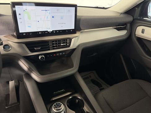 Used 2025 Ford Explorer Active image 4