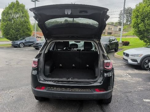 Used 2017 Jeep Compass Latitude w/ Popular Equipment Group AWD/4WD image 10