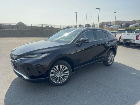 Used 2023 Toyota Venza XLE AWD/4WD image 3