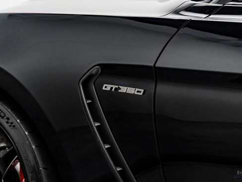 Used 2018 Ford Mustang Shelby GT350R w/ GT350R Equipment Group 920A RWD image 25