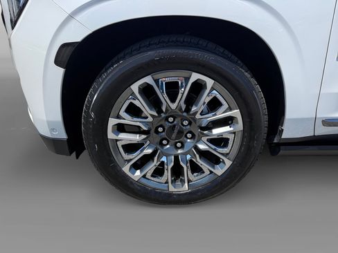 Used 2024 GMC Yukon XL Denali Ultimate AWD/4WD image 9