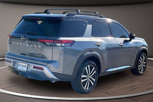 Used 2023 Nissan Pathfinder Platinum AWD/4WD image 2