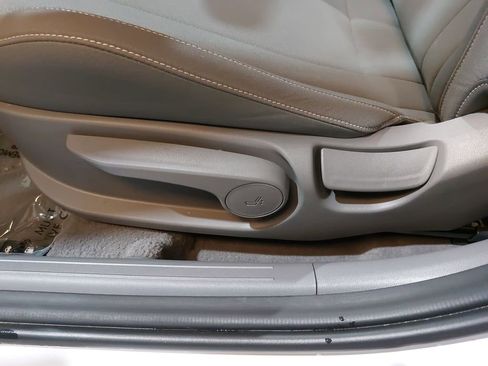 Certified 2025 Hyundai Elantra SEL image 30