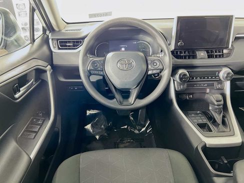 Used 2025 Toyota RAV4 XLE AWD/4WD image 21