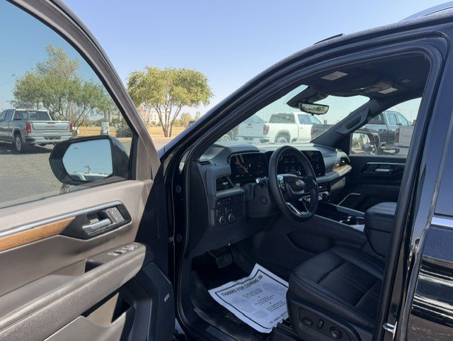Used 2025 Chevrolet Suburban High Country AWD/4WD image 9