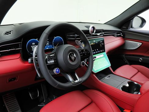 Used 2026 Maserati Grecale Modena AWD/4WD image 15
