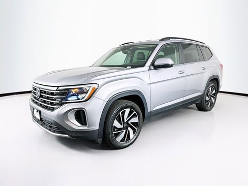 Used 2025 Volkswagen Atlas SE AWD/4WD image 3