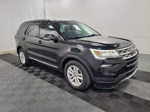 Used 2018 Ford Explorer XLT w/ Equipment Group 202A FWD image 11