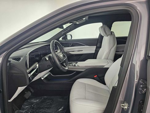 Used 2025 Cadillac Lyriq Luxury AWD/4WD image 20