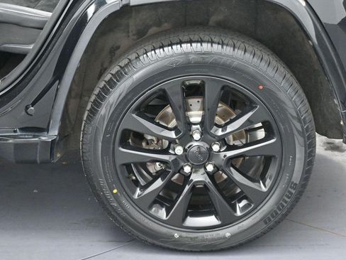 Used 2017 Jeep Grand Cherokee Altitude AWD/4WD image 34