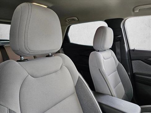 Used 2025 Chevrolet TrailBlazer LT AWD/4WD image 23