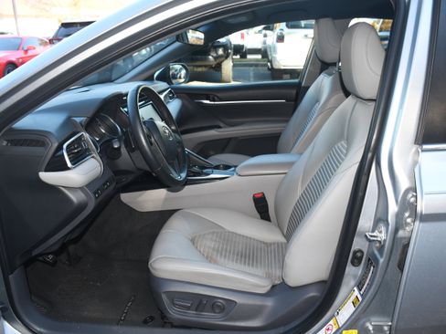 Used 2018 Toyota Camry SE image 7