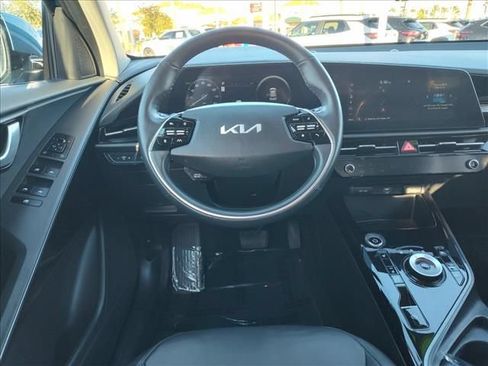Used 2023 Kia Niro Wind w/ Wind Preserve Package FWD image 9