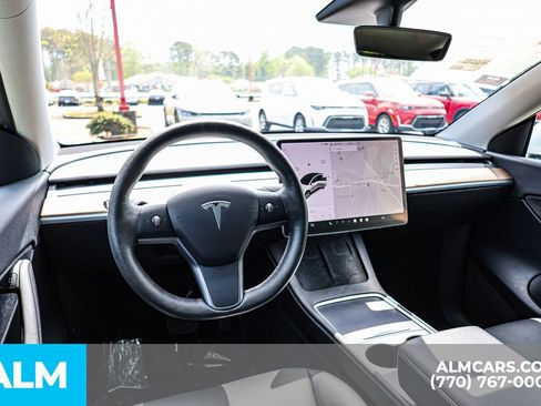 Used 2022 Tesla Model Y Long Range image 21