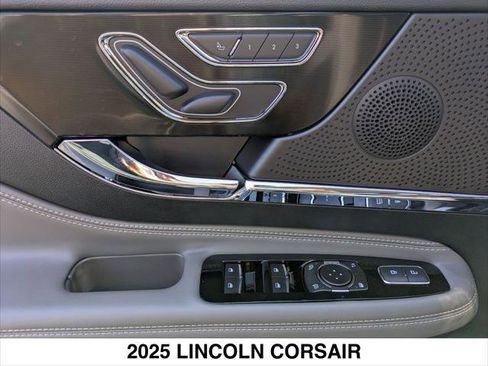 New 2025 Lincoln Corsair Reserve image 7