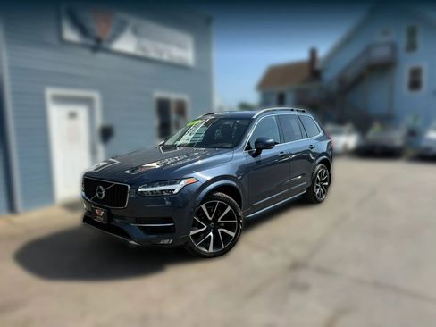 Used 2019 Volvo XC90 T6 Momentum w/ Protection Package Premier AWD/4WD image 1