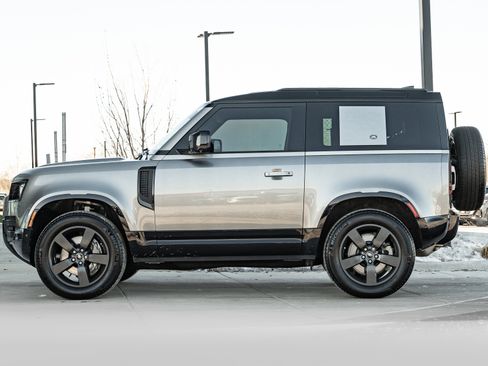 Used 2023 Land Rover Defender 90 X-Dynamic SE image 6