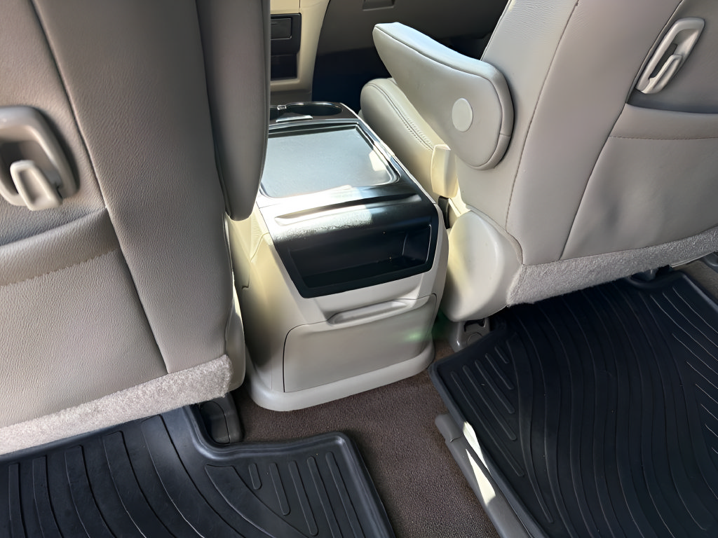 Used 2017 Toyota Sienna XLE w/ XLE Navigation Package FWD image 28
