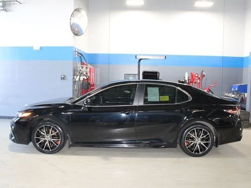Used 2024 Toyota Camry SE AWD/4WD image 15
