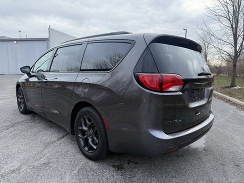 Used 2018 Chrysler Pacifica Touring-L Plus w/ S Appearance Package image 5
