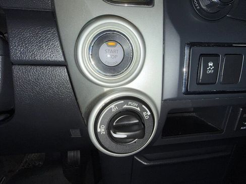 Used 2017 Nissan Titan SV image 16