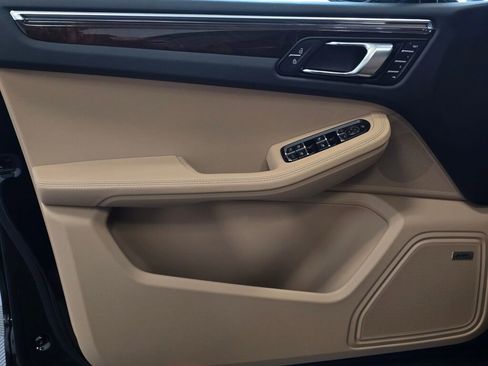 New 2026 Porsche Macan image 33