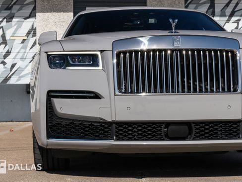 Used 2024 Rolls-Royce Ghost image 4