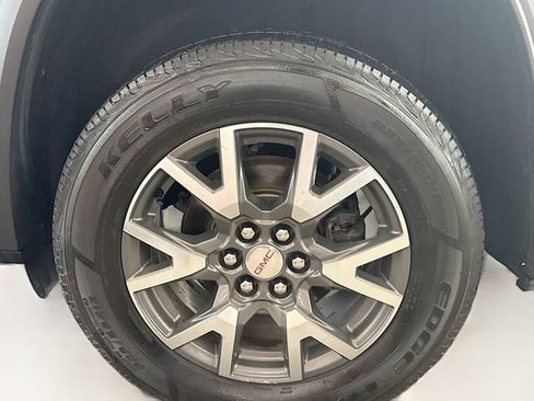Used 2021 GMC Acadia SLE FWD image 32