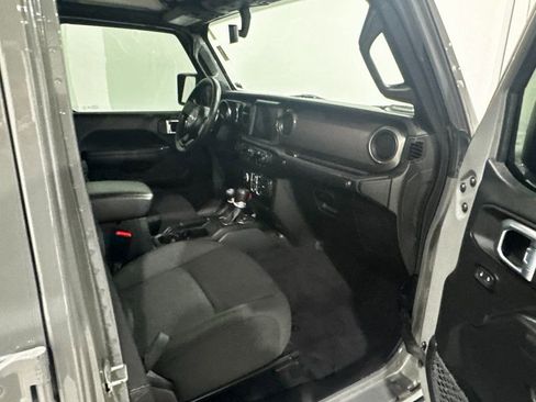 Used 2021 Jeep Gladiator Willys image 23