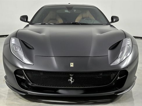 Used 2018 Ferrari 812 Superfast RWD image 4