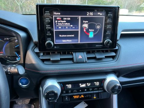 Used 2021 Toyota RAV4 SE image 16