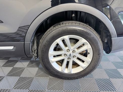 Used 2017 Ford Explorer XLT w/ Equipment Group 202A image 28