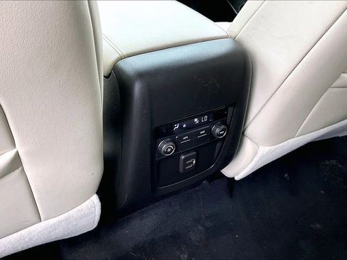 Used 2023 Buick Enclave Essence image 28