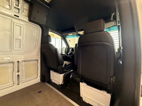 Used 2025 Mercedes-Benz Sprinter 2500 image 15