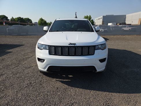 Used 2018 Jeep Grand Cherokee Altitude AWD/4WD image 5