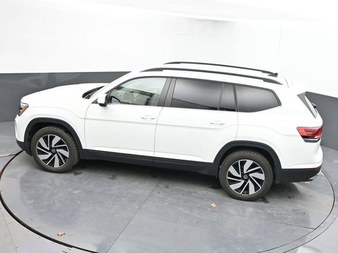 Used 2025 Volkswagen Atlas SE image 32