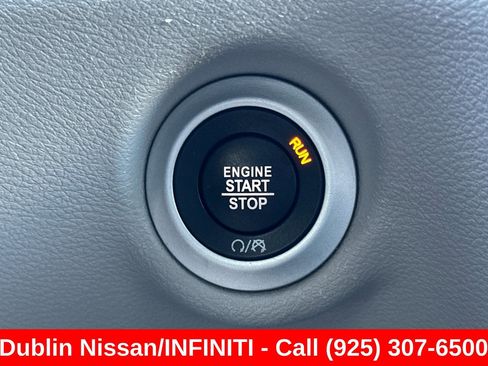 Used 2022 Chrysler Pacifica Touring-L FWD image 33