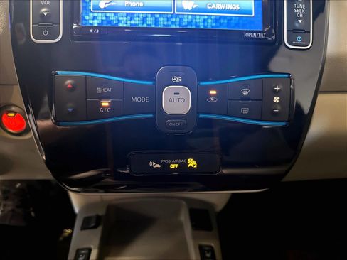 Used 2015 Nissan Leaf SV w/ LED & Quick Charge Package FWD image 32