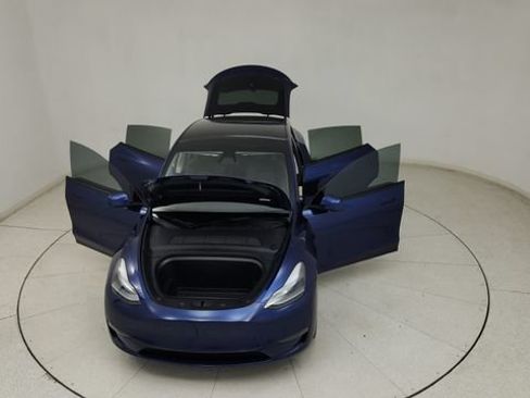 Used 2025 Tesla Model Y Long Range RWD image 30