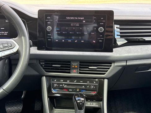 Certified 2025 Volkswagen Jetta SE w/ Sunroof Package FWD image 12