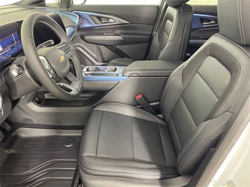 New 2026 Chevrolet Equinox EV LT image 2