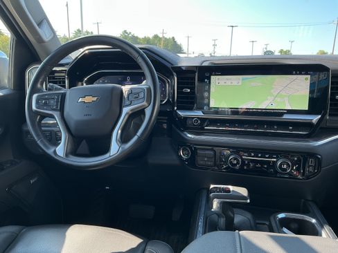 Used 2023 Chevrolet Silverado 1500 LTZ w/ LTZ Convenience Package II AWD/4WD image 5