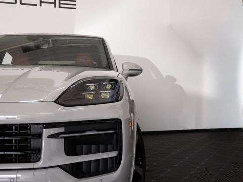 Used 2026 Porsche Cayenne GTS AWD/4WD image 12