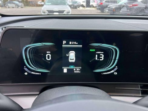 Used 2025 Kia Sportage EX image 24