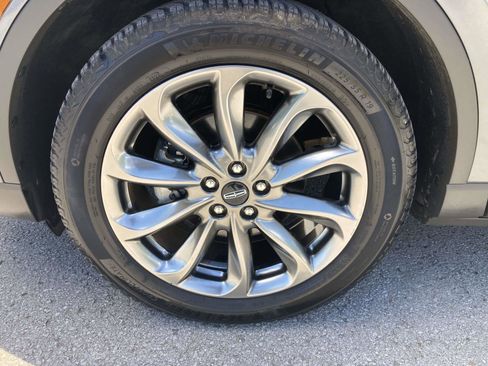 Used 2021 Lincoln Corsair FWD w/ Premium Package image 14