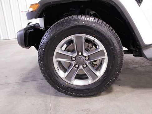 Used 2022 Jeep Wrangler Unlimited Sahara image 10