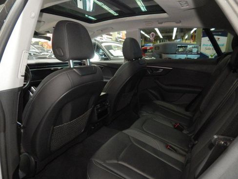 Used 2023 Audi Q8 Premium Plus image 33