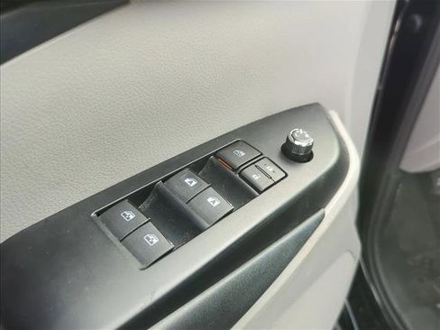 Used 2019 Toyota Highlander XLE image 8