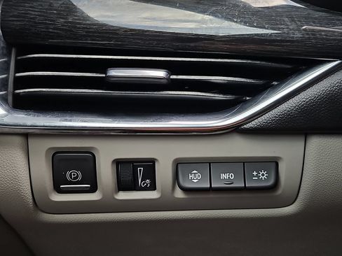 Used 2019 Cadillac XT4 Premium Luxury FWD image 26