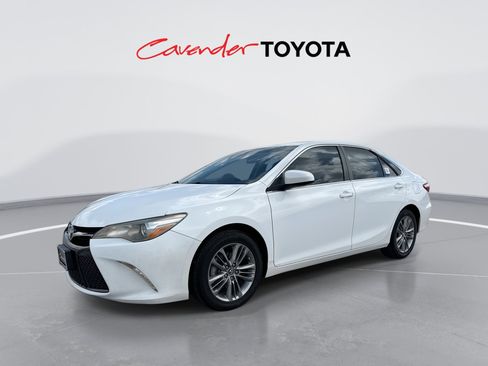 Used 2016 Toyota Camry SE w/ Moonroof Package FWD image 1